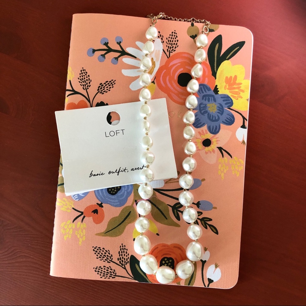LOFT Modern Pearlized Necklace